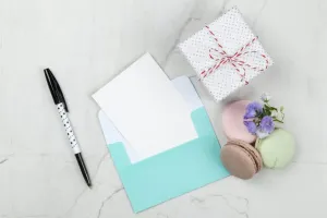 Jak podpisać kartkę z życzeniami na ślub?